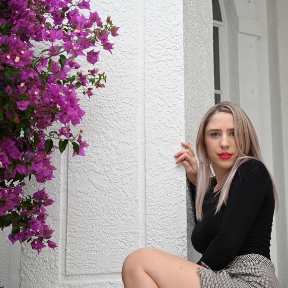 Meet your Posher, Emma - Picture 1 of 1